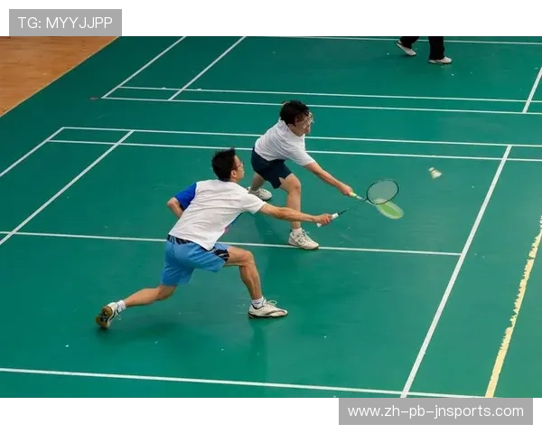 羽毛球准备热身